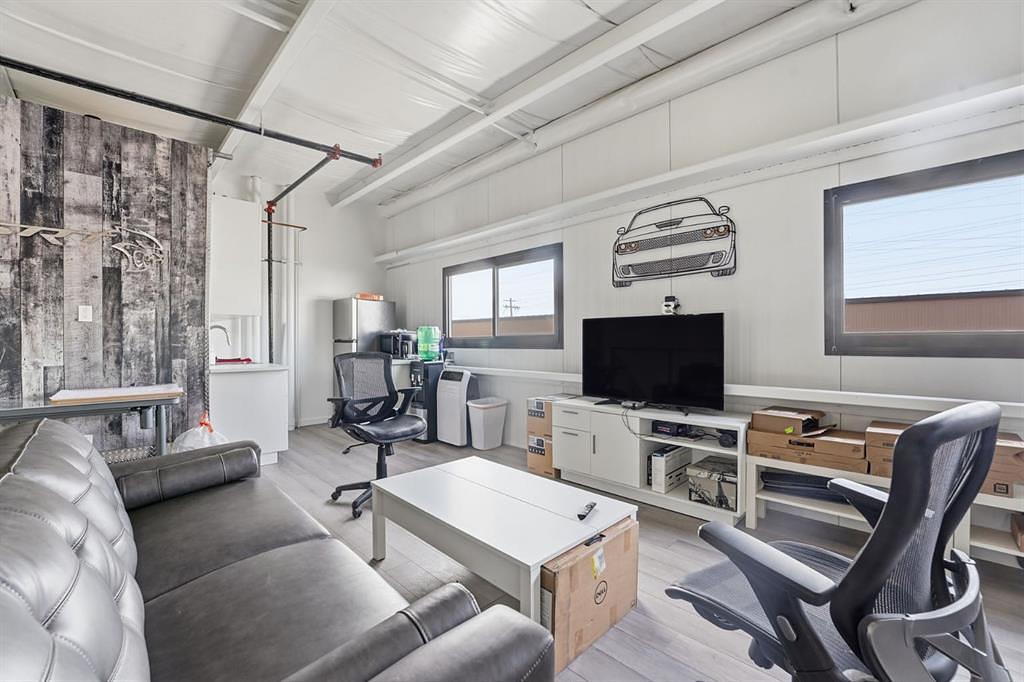 18 - 25 Southbank Crescent, Okotoks, AB
