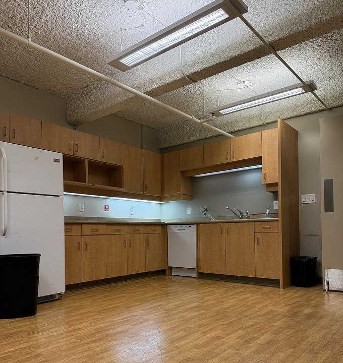 2/lower - 780 Beatty St, Vancouver, BC