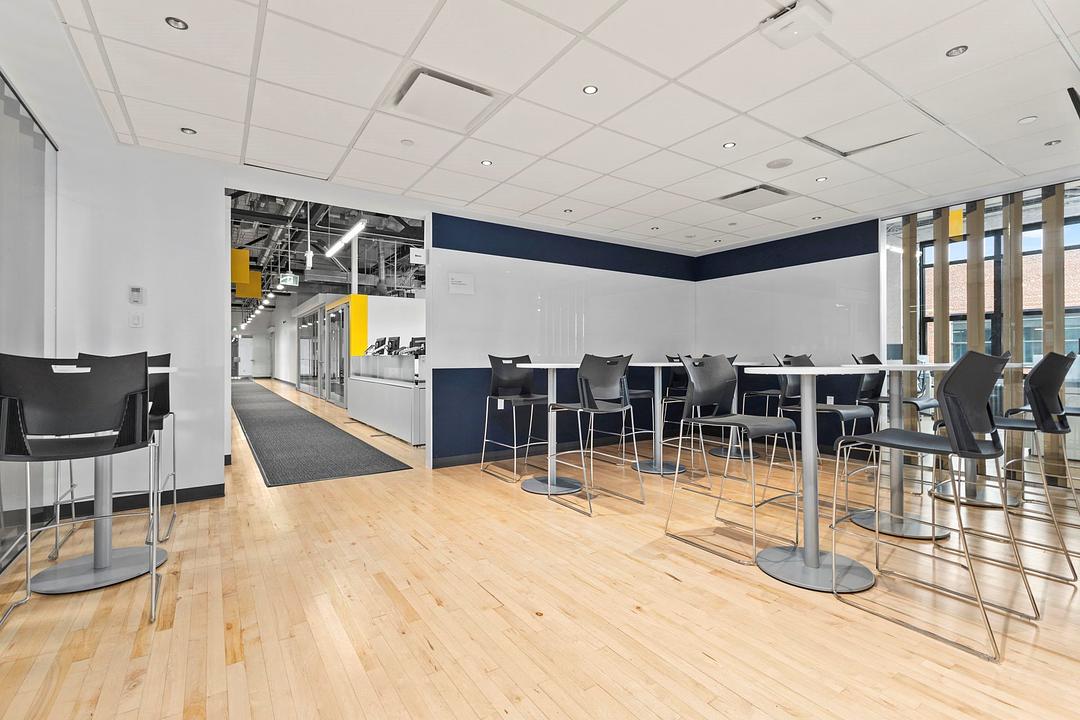 8.300 - 2500-1751 Rue Richardson, Montreal, QC