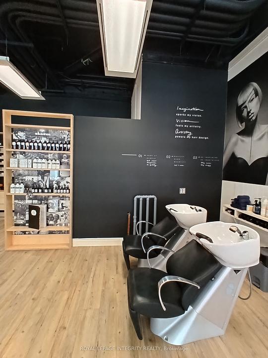 100 - 100 Murray Street, Ottawa, ON