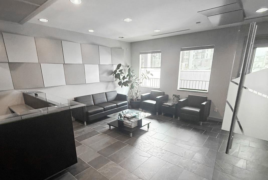 400 - 1124 Lonsdale Avenue, North Vancouver, BC