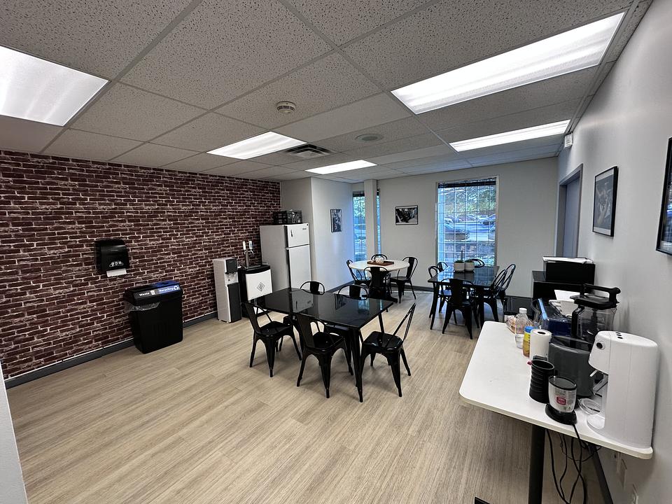 101 - 6554 176 Street, Surrey, BC
