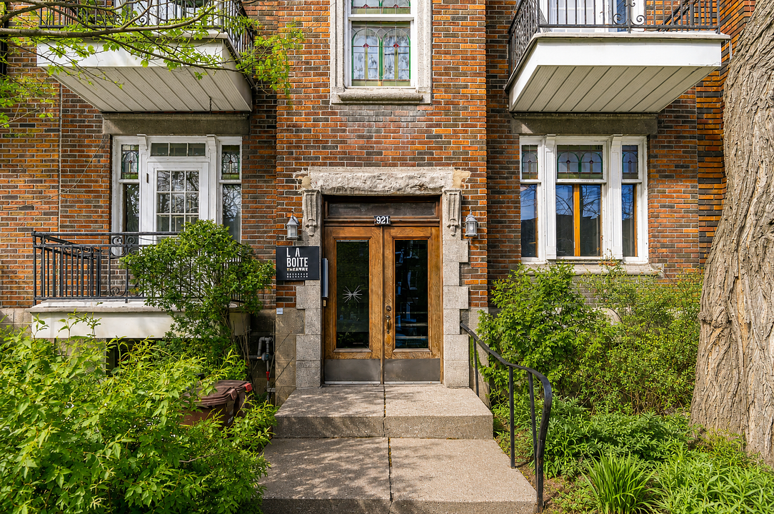 921 Boulevard Saint-Joseph Est, Montréal, QC