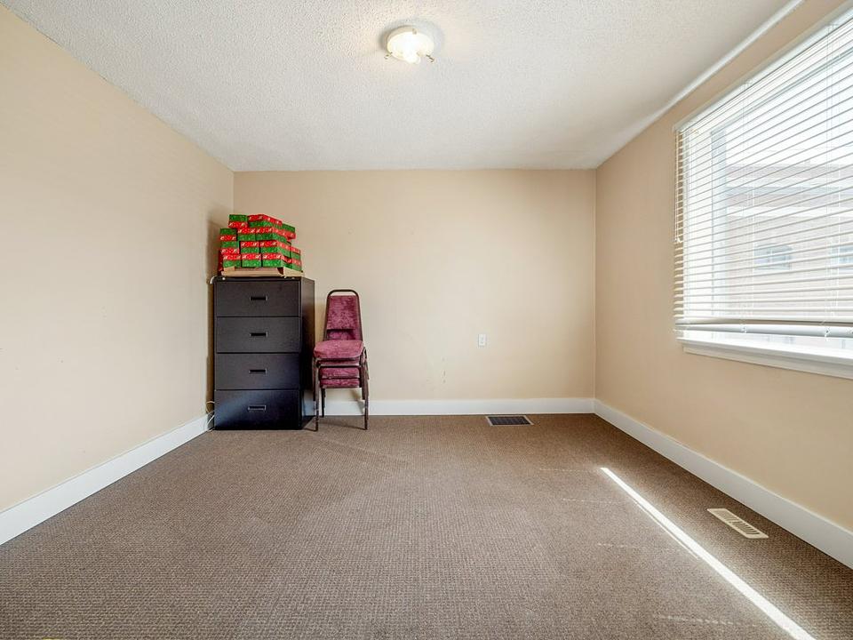 327 10 Street South, Lethbridge, AB