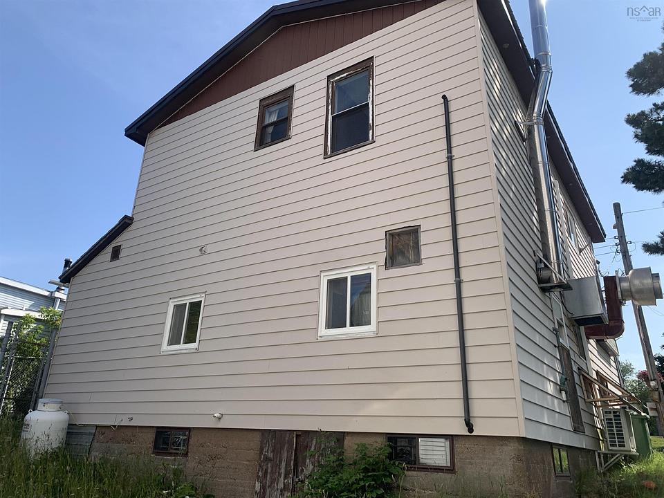6 Junction Road, Springhill, NS