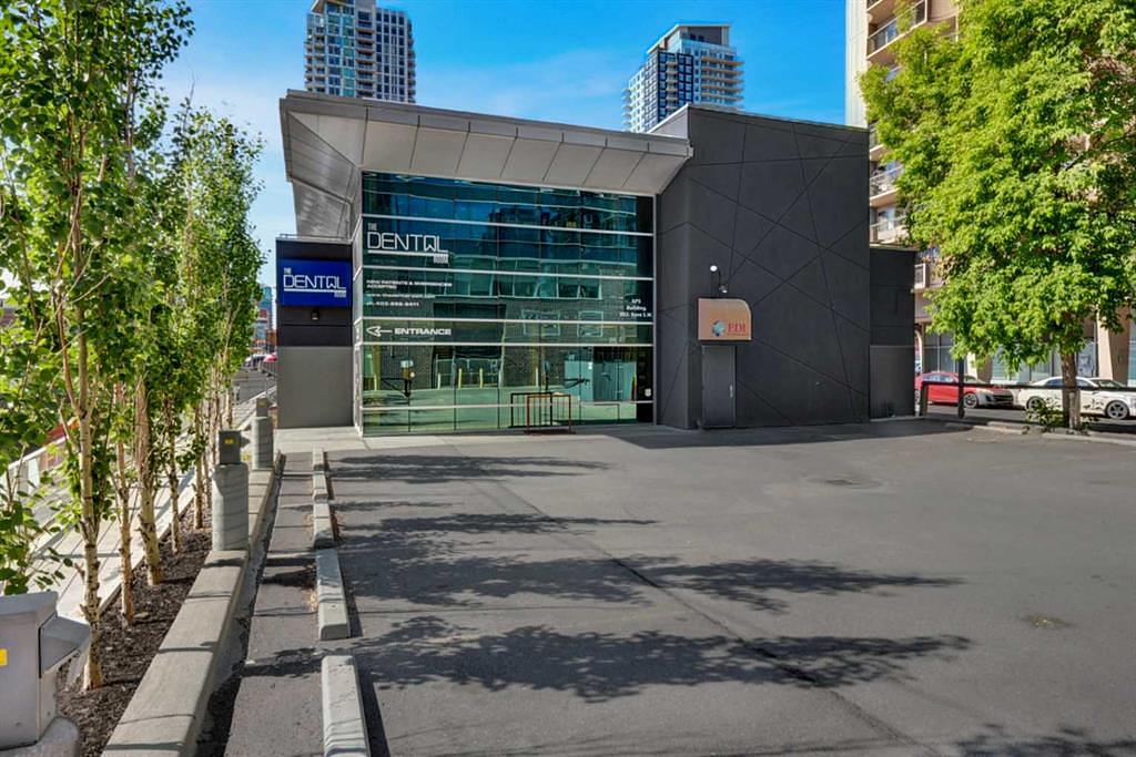 902 9 Avenue Southwest, Calgary, AB