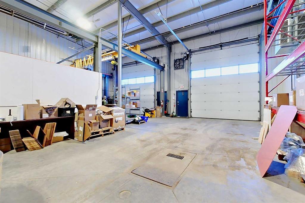 3 - 8 Gateway Boulevard, Alhambra, AB
