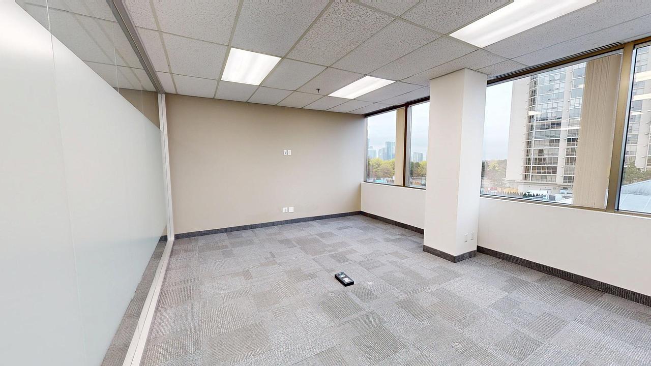 300 - 30 Eglinton Avenue West, Mississauga, ON