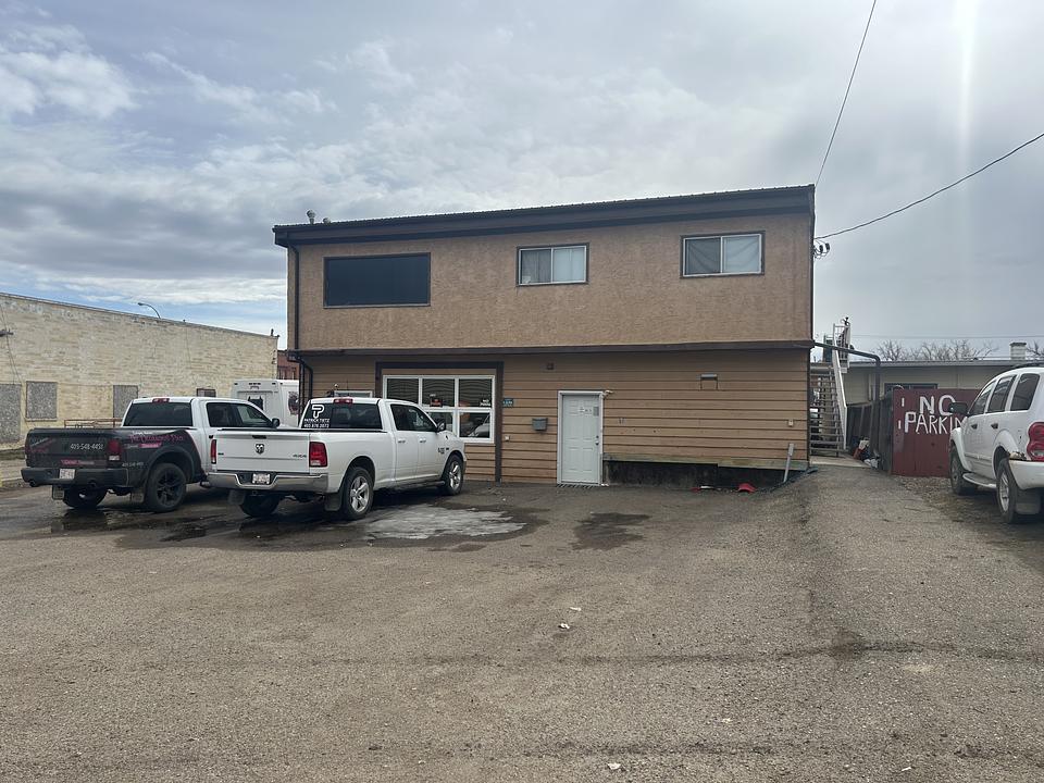 215 Broadway Avenue East, Redcliff, AB