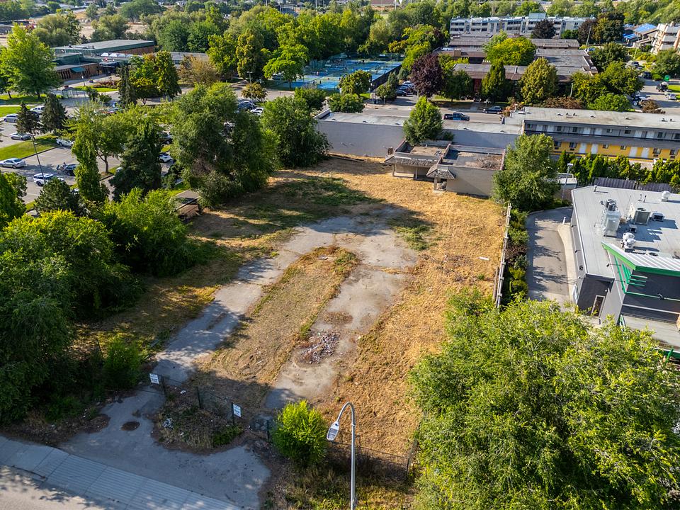1864 Harvey Avenue, Kelowna, BC