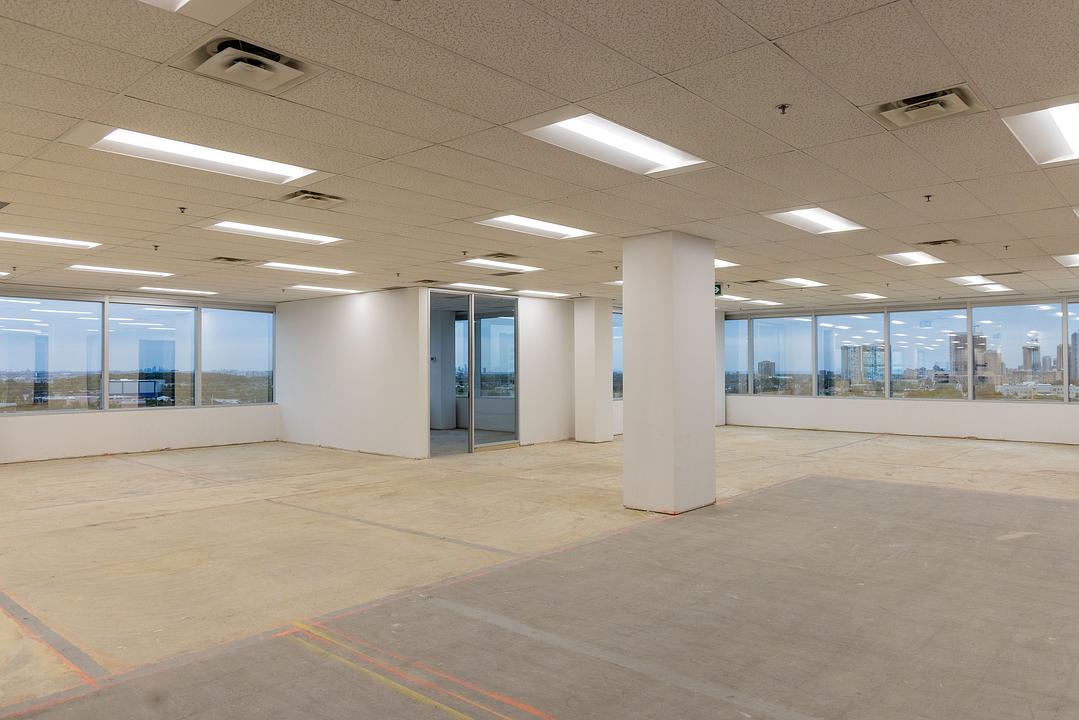 700 - 100 Milverton Drive, Mississauga, ON