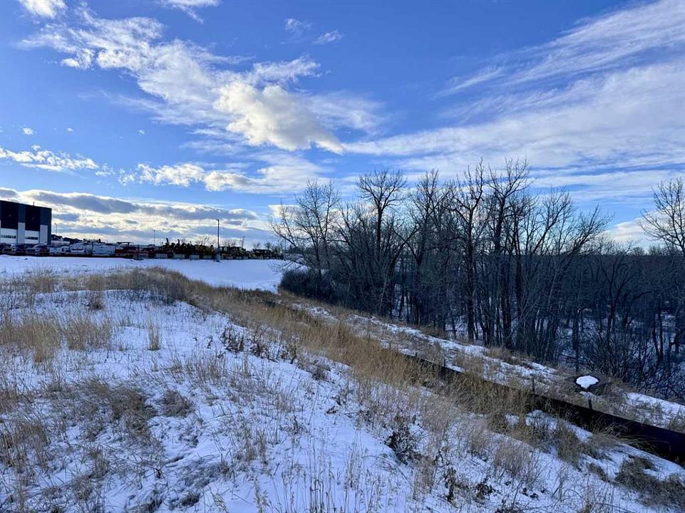 37 Southbank Crescent, Okotoks, AB