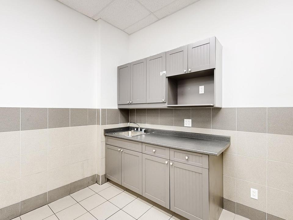 B - 1060 B Lorimar Drive, Mississauga, ON