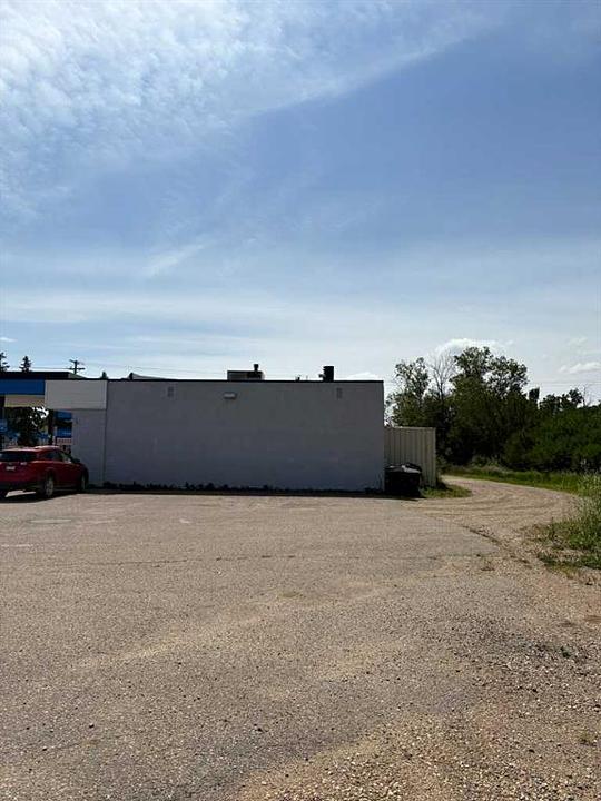 5702 2A Highway, Ponoka, AB