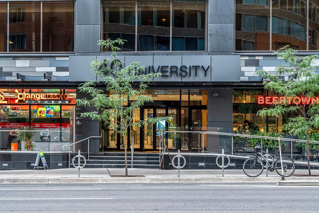 900 - 40 University Avenue, Toronto, ON