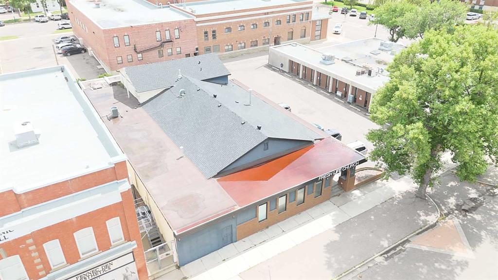 327 10 Street South, Lethbridge, AB