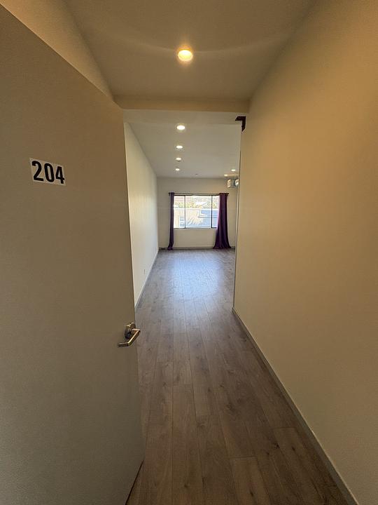 204 - 7877B Kingsway , Burnaby , BC