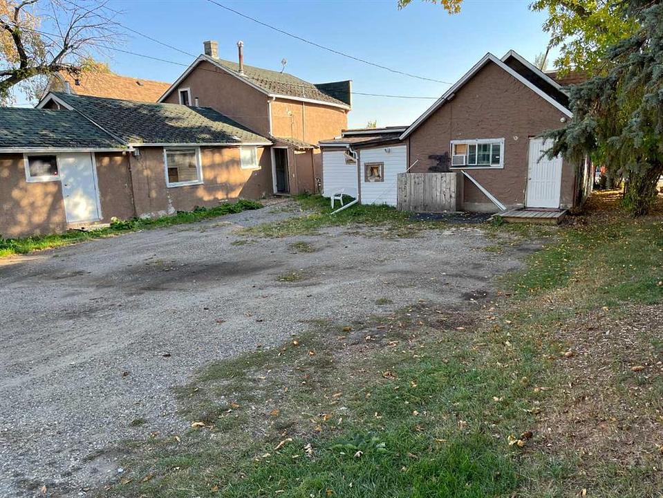 20 McRae Street, Okotoks, AB