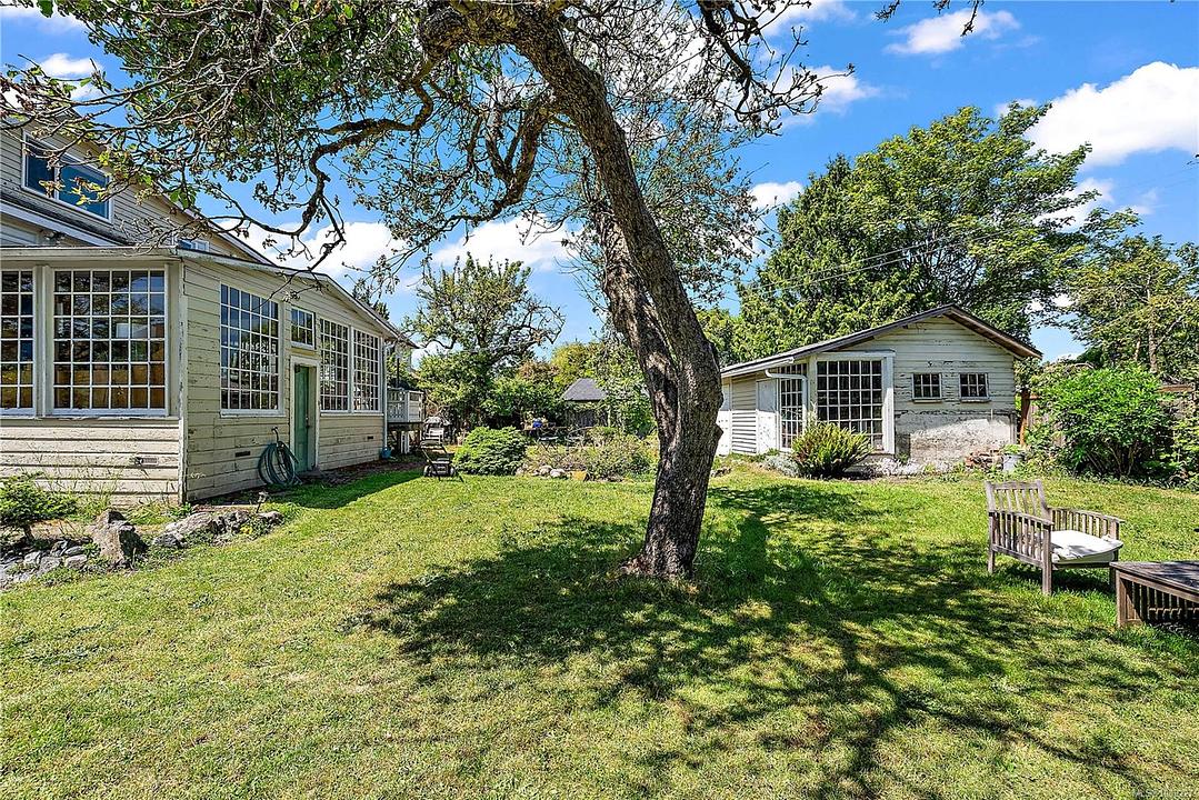 1736 Haultain Street, Victoria, BC