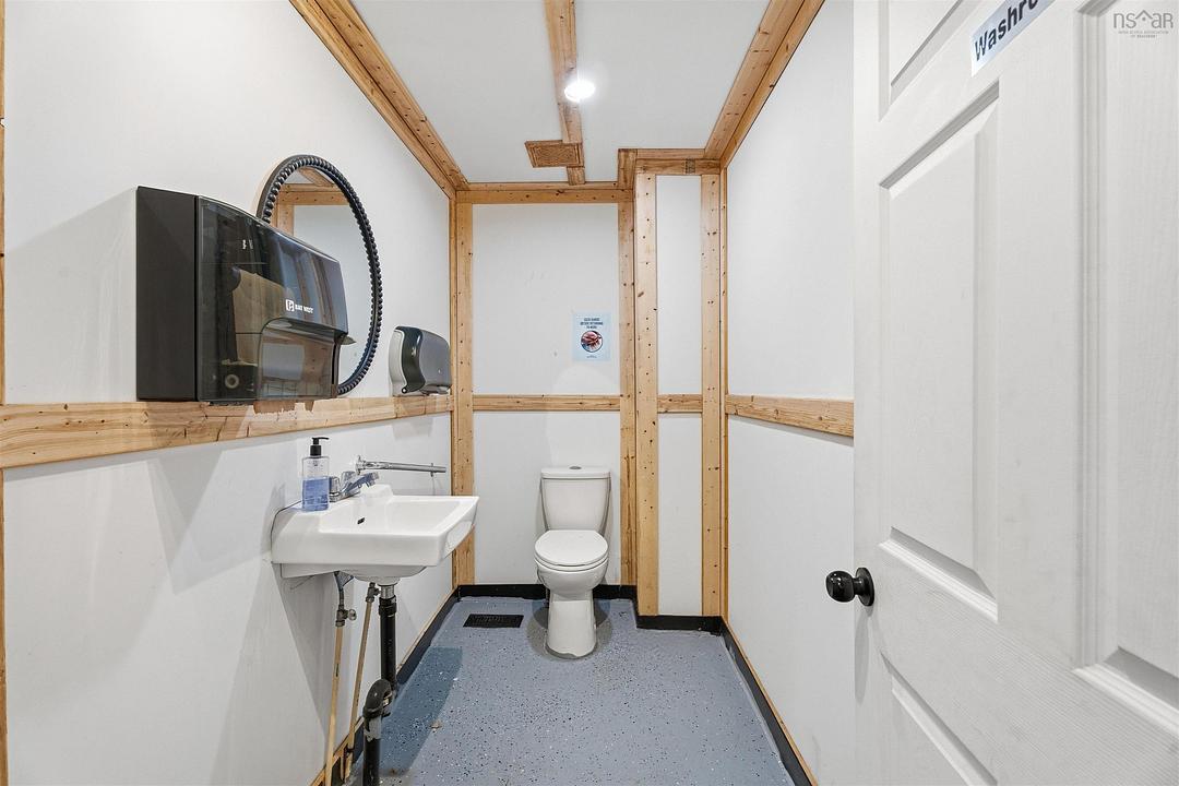 9645 Highway 8, Caledonia, NS