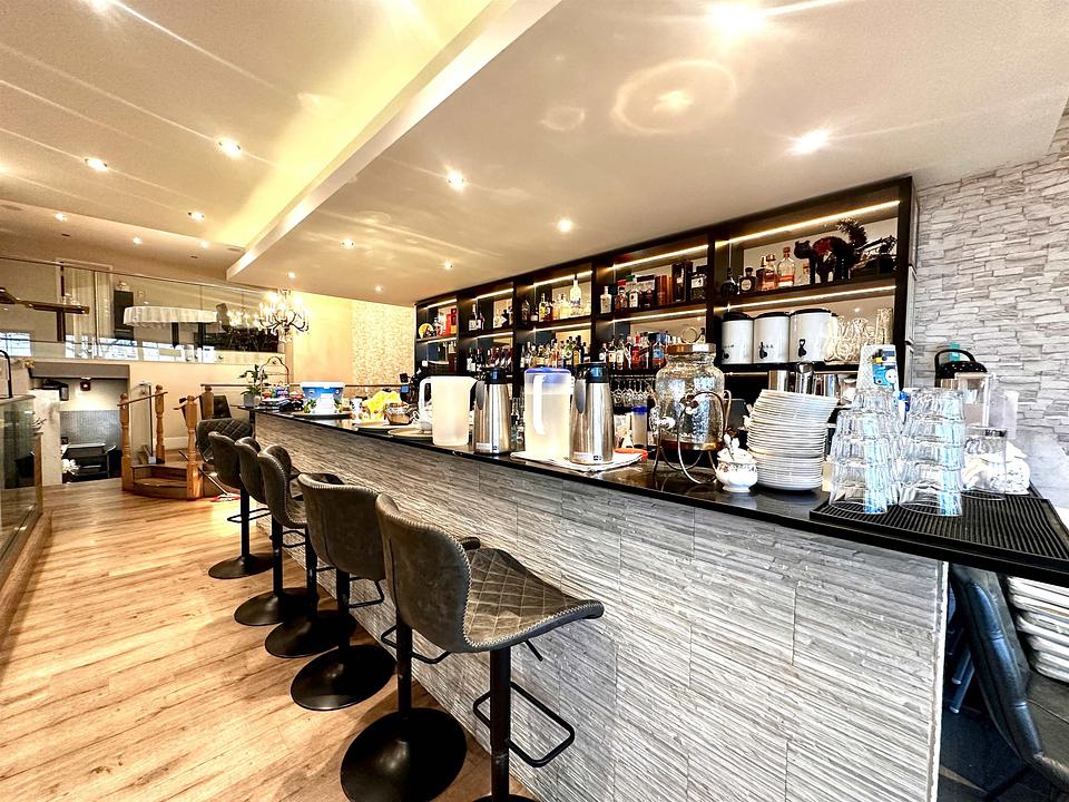 100 - 15057 Marine Drive, White Rock, BC