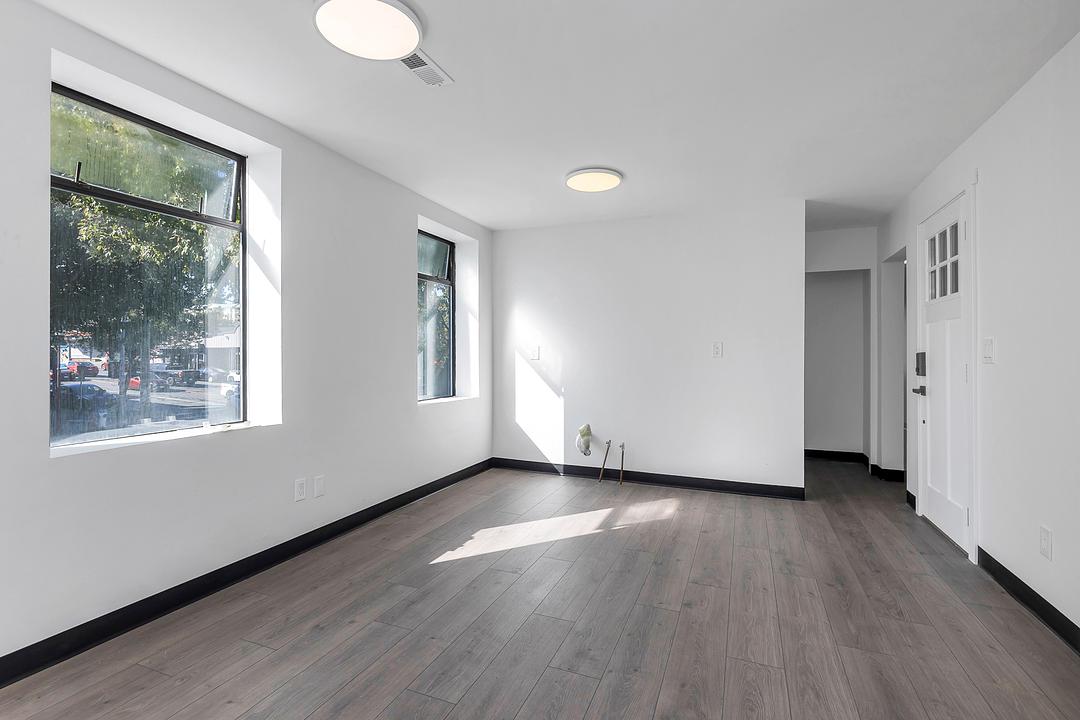200 - 2568 Montrose Avenue, Abbotsford, BC