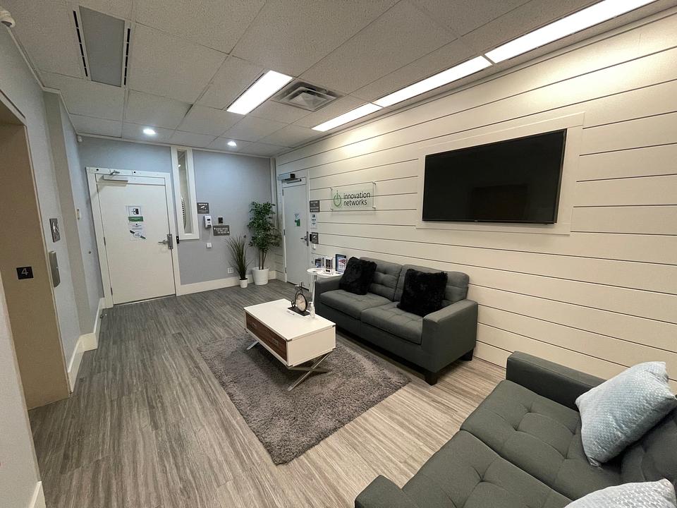 400 - 13971 Bridgeport Road, Richmond, BC
