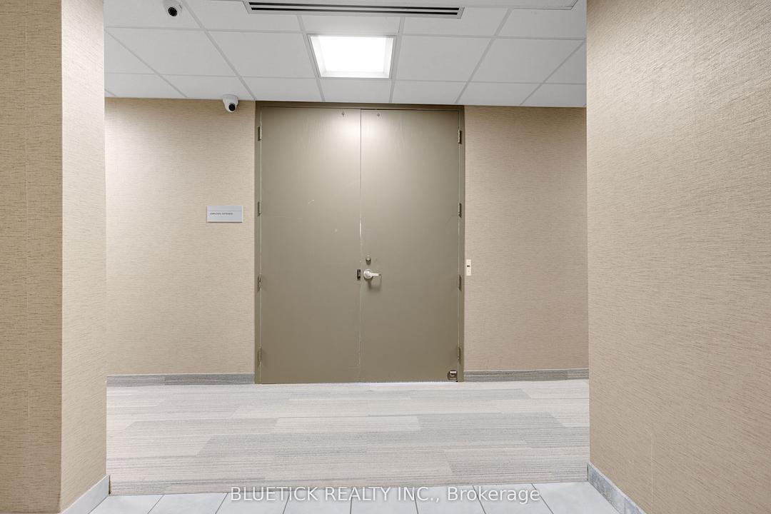 401 - 710 Dorval Drive, Oakville, ON
