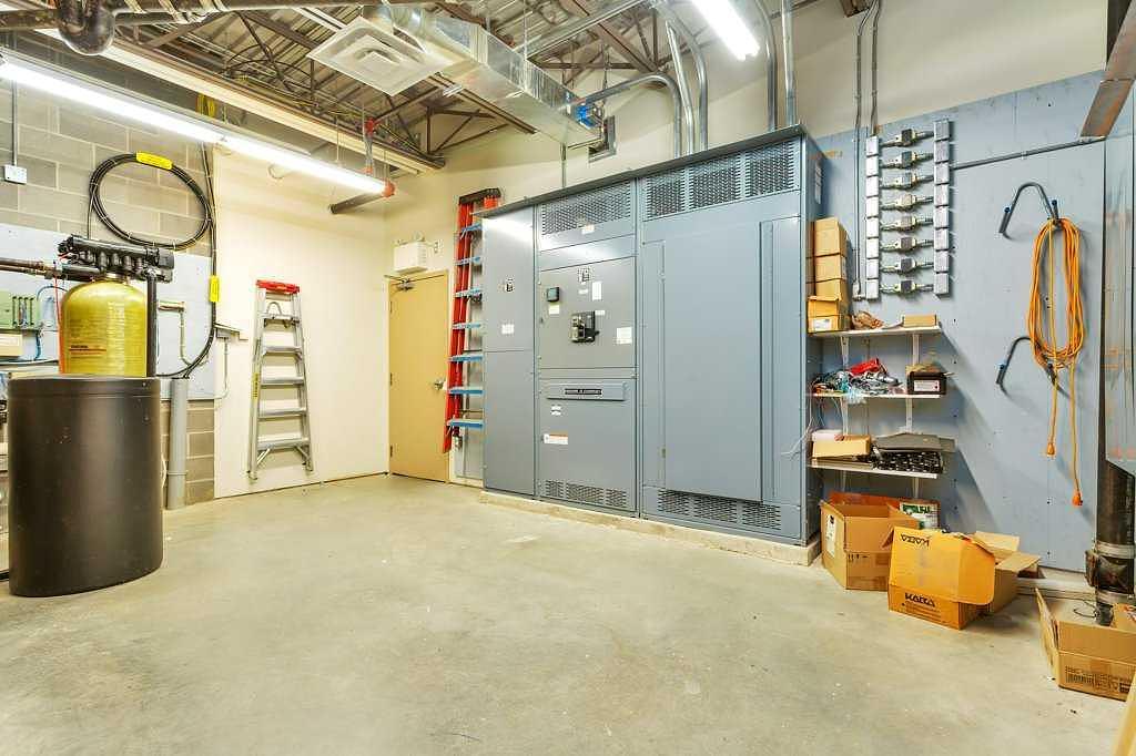 33 Schenk Industrial Road, Sylvan Lake, AB