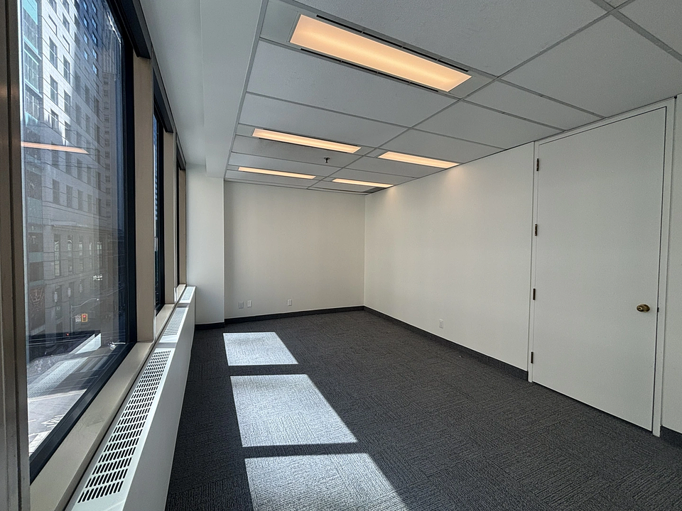 507 - 330 Bay Street, Toronto, ON