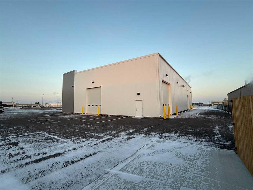 410 36 Street North, Lethbridge, AB