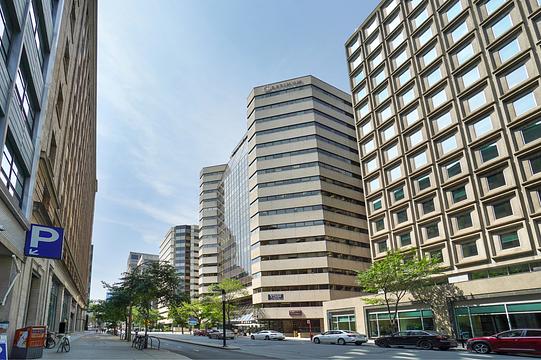 425 Boulevard de Maisonneuve, Montréal, QC