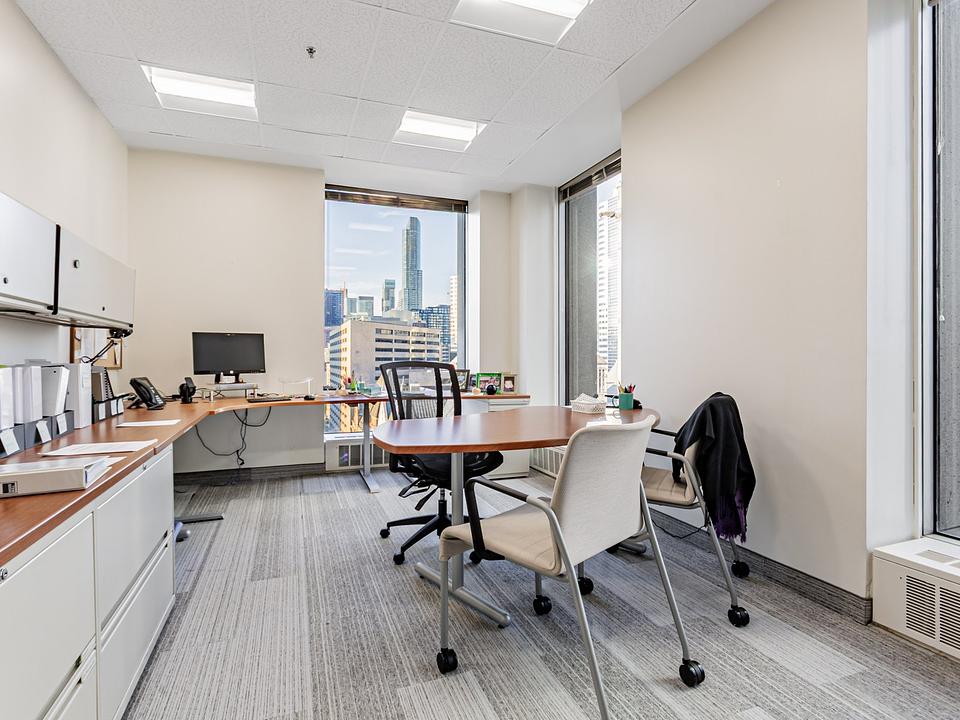 1400 - 65 Queen St W, Toronto, ON