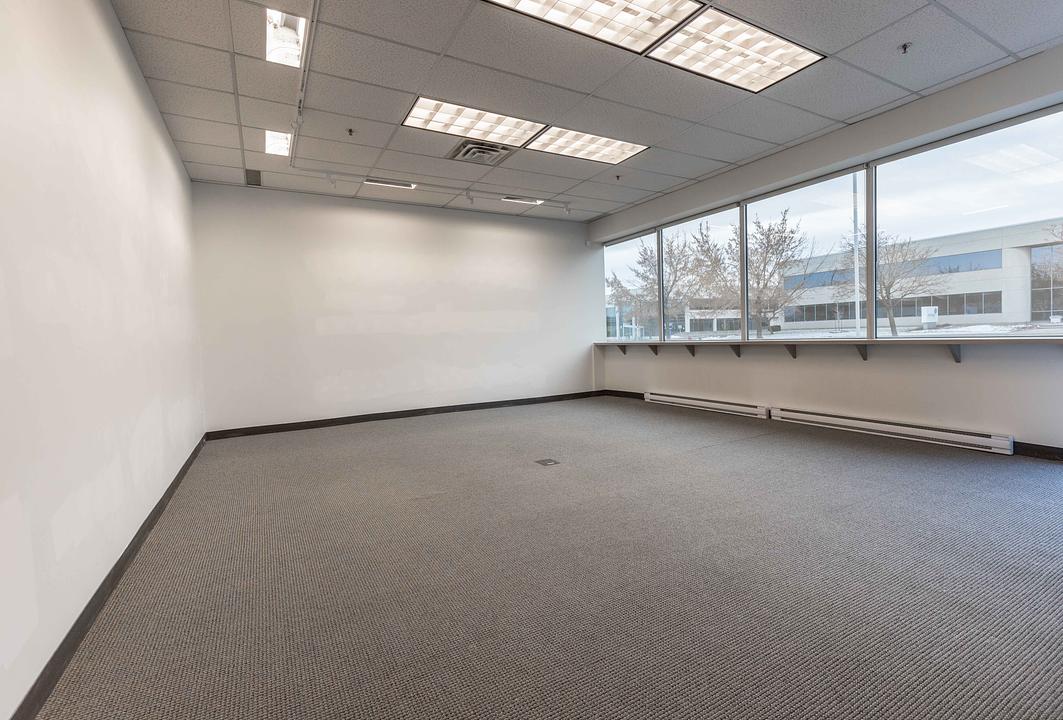 4939 Rue Lévy, Saint-Laurent, QC