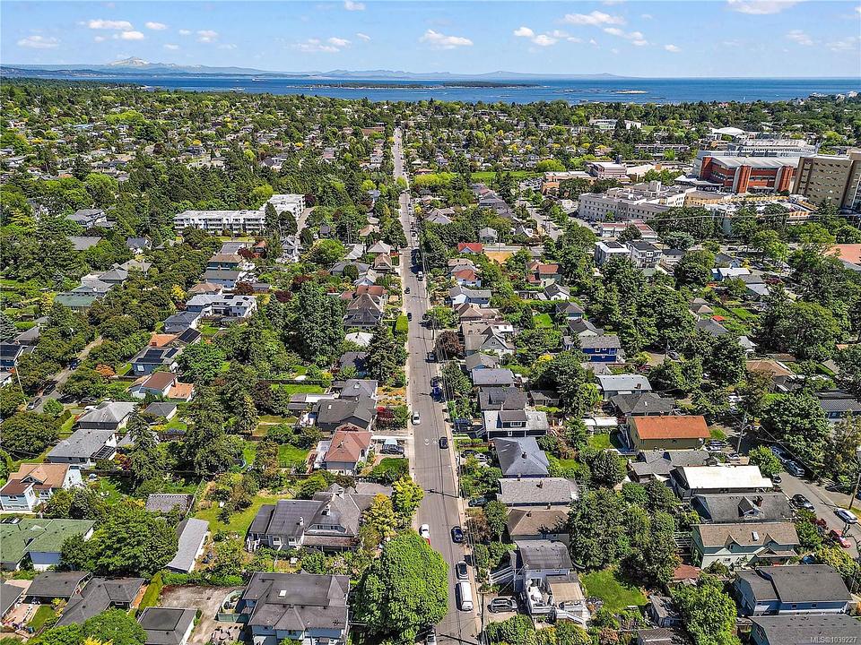 1736 Haultain Street, Victoria, BC