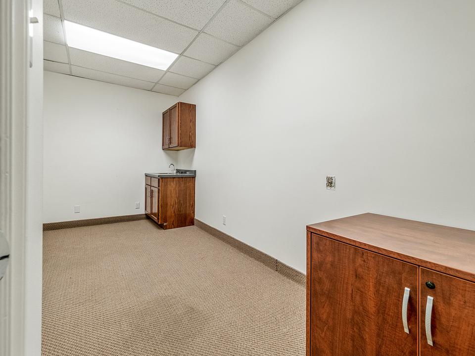 200 - 120 8 Street South, Lethbridge, AB
