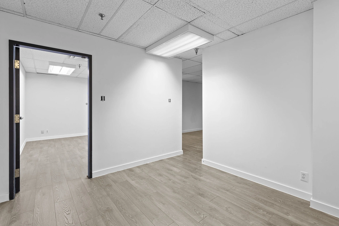 150 - 8150 Boulevard Métropolitain Est, Montréal, QC