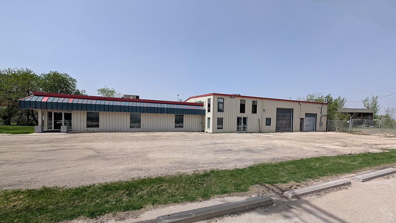 2245 McGillivray Boulevard, Winnipeg, MB
