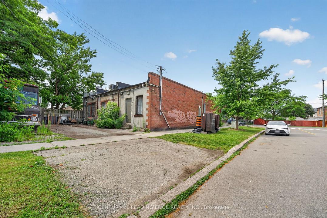 741 Pharmacy Avenue, Toronto, ON