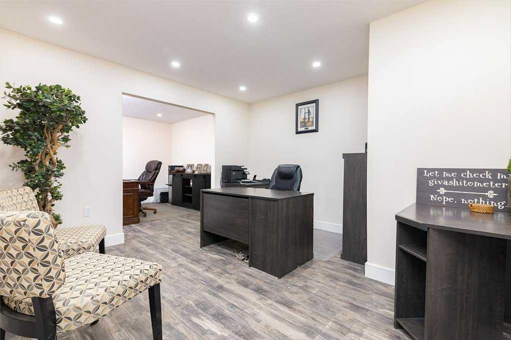 4911 50 Avenue, Eckville, AB