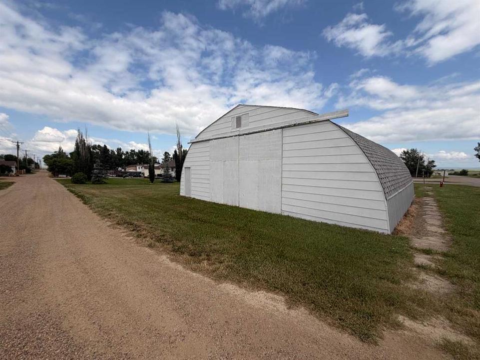 102 - Main Street, Munson, AB