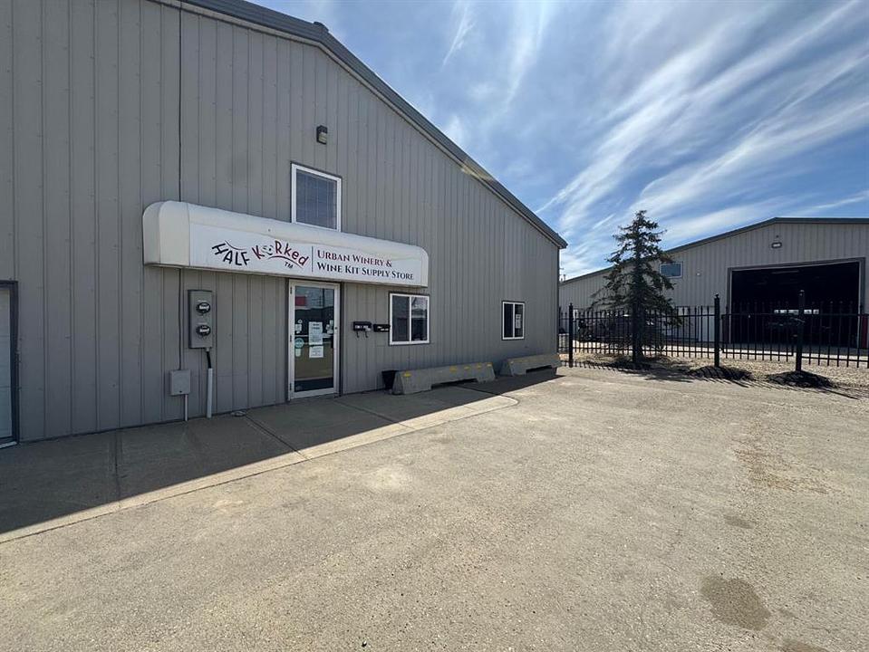 B - 6223 48 Avenue, Camrose, AB
