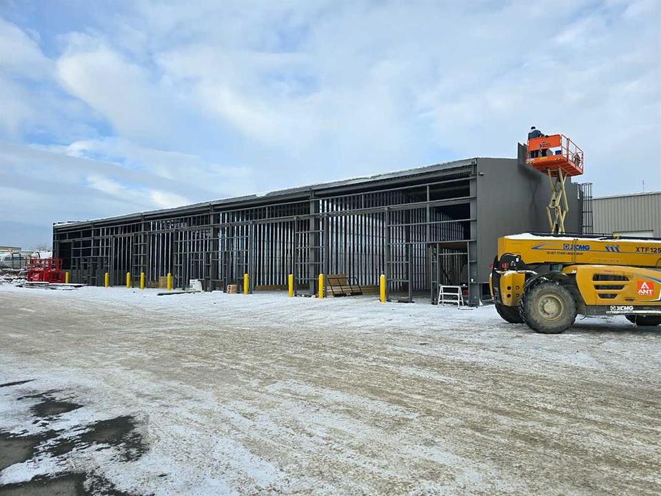 14 Griffin Industrial Point, Cochrane, AB