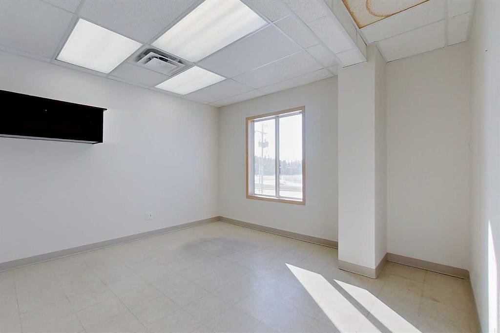 3 - 8 Gateway Boulevard, Alhambra, AB
