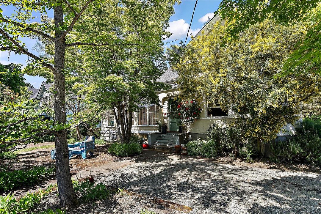 1736 Haultain Street, Victoria, BC