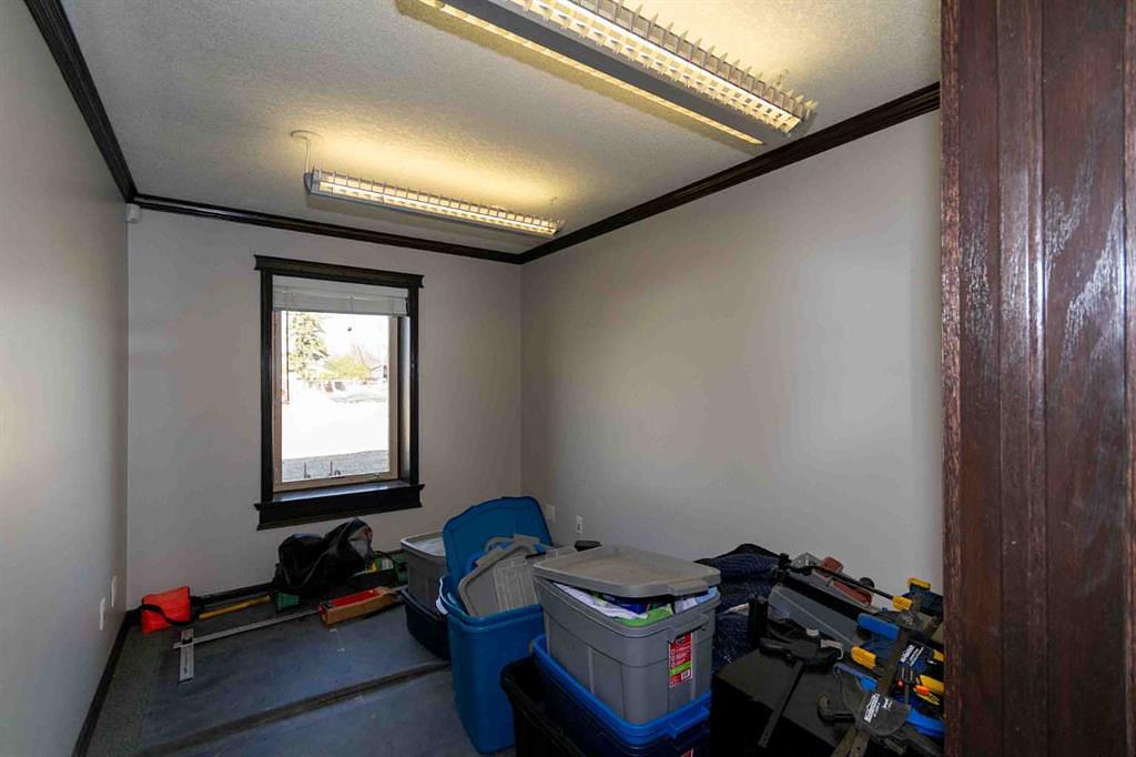 300e, Raymond, AB