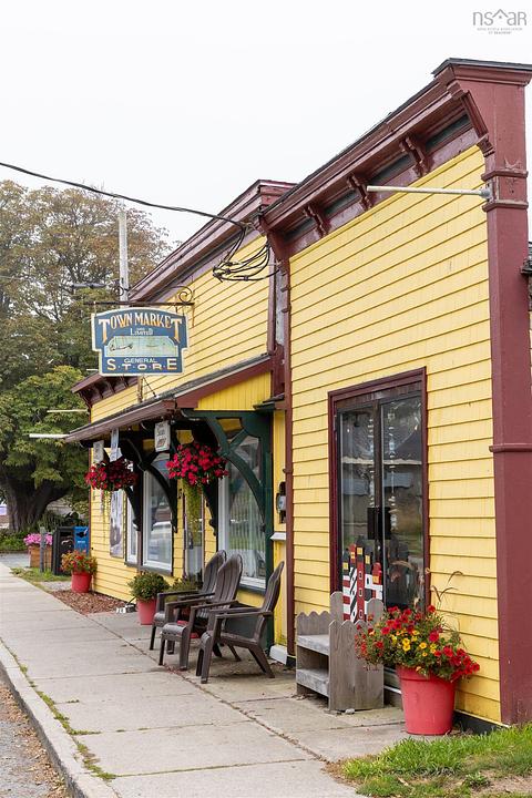 15 North Street, Lockeport, NS