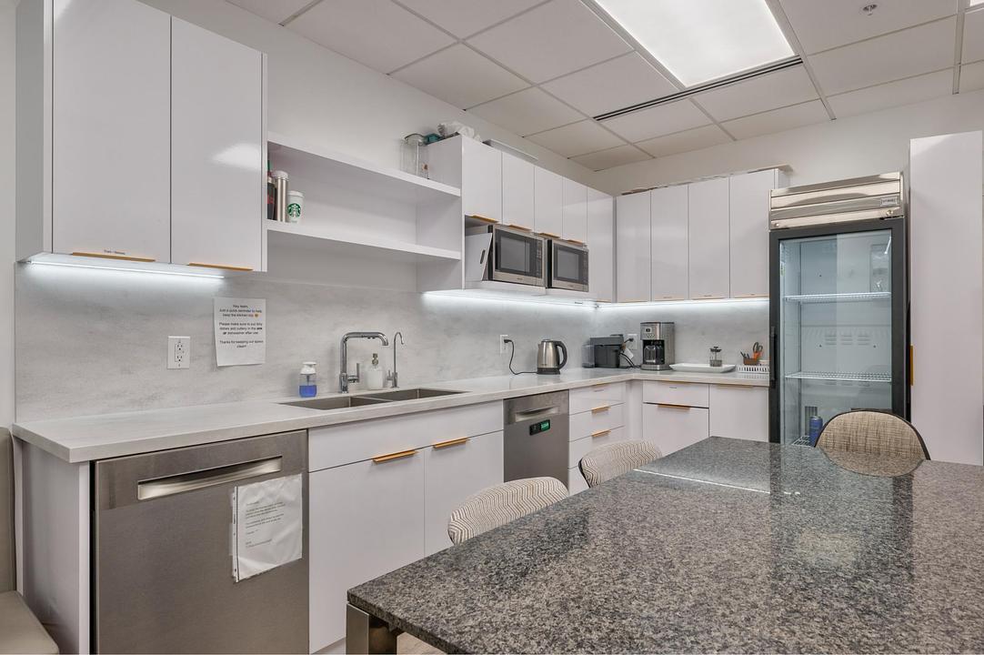 516 & 517 - 750 West Broadway, Vancouver, BC