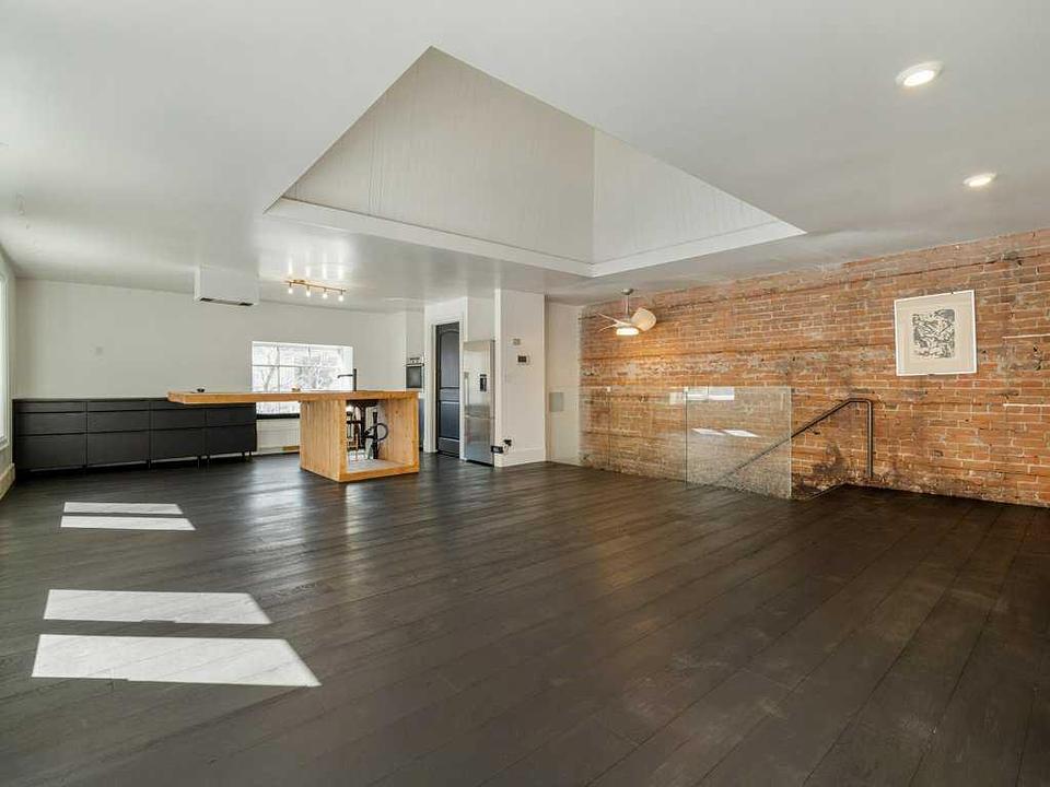 325 5 Street South, Lethbridge, AB