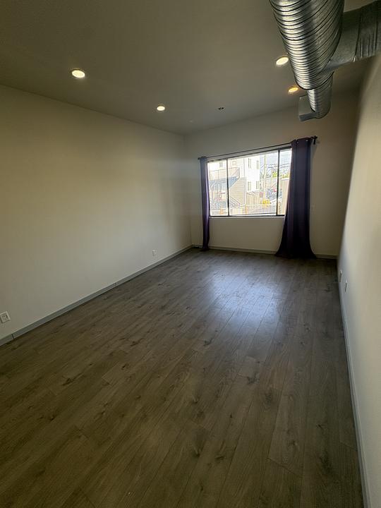 204 - 7877B Kingsway , Burnaby , BC